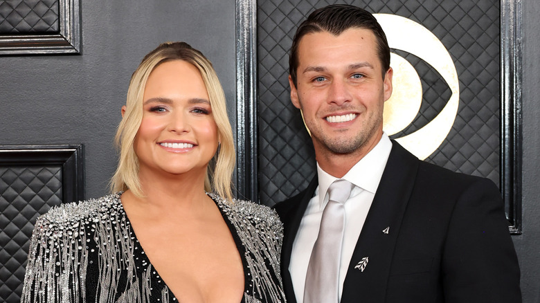 Miranda Lambert et Brendan McLoughlin posent 