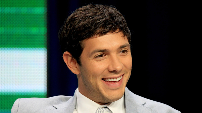 Michael Rady souriant 