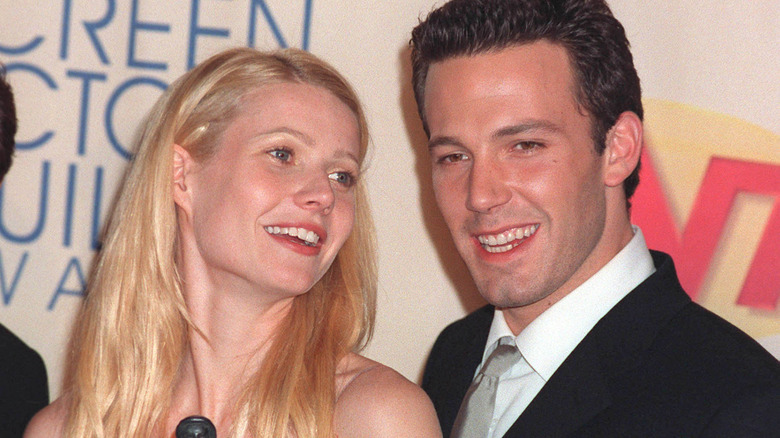 Gwyneth Paltrow souriante avec Ben Affleck