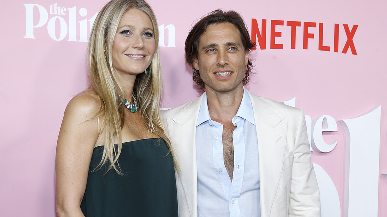 Gwyneth Paltrow posant avec Brad Falchuk