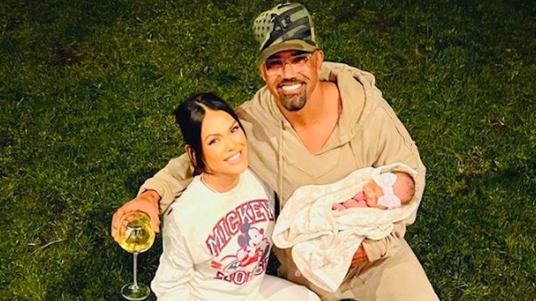 Jesiree Dizon, Shemar Moore et bébé Frankie souriant