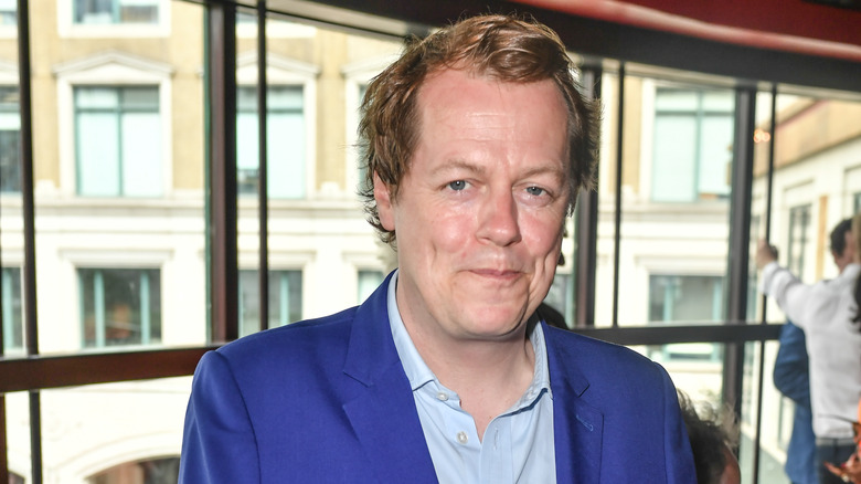 Tom Parker Bowles souriant 