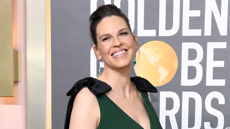 Hilary Swank robe verte enceinte