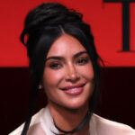 Kim Kardashian ajoute une officiante de mariage à ses nombreux titres de poste