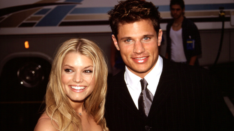 Nick Lachey et Jessica Simpson posant ensemble en 2000