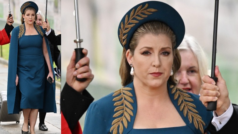 Penny Mordaunt chapeau habillé bleu avec motif doré