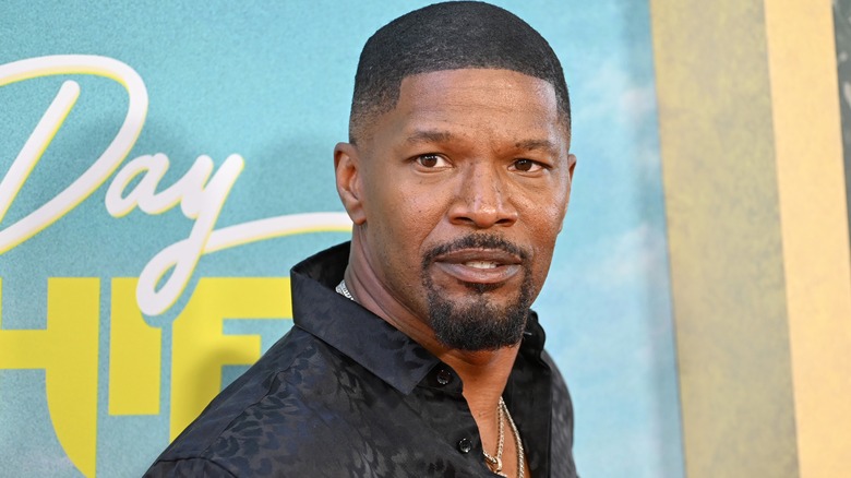 Jamie Foxx posant pour les caméras