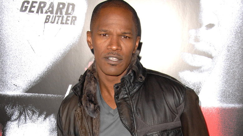 Jamie Foxx posant sur le tapis rouge