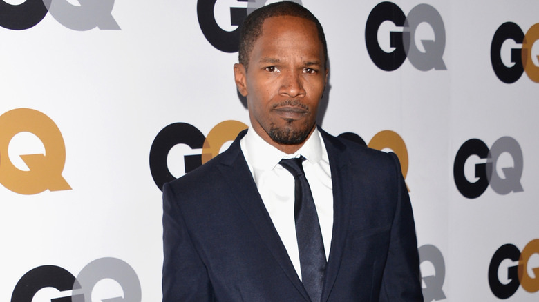 Jamie Foxx posant à l'événement GQ