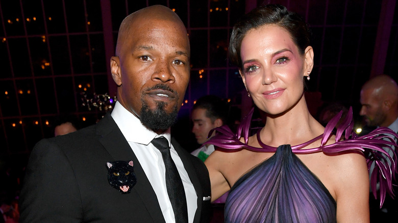 Jamie Foxx posant avec Katie Holmes