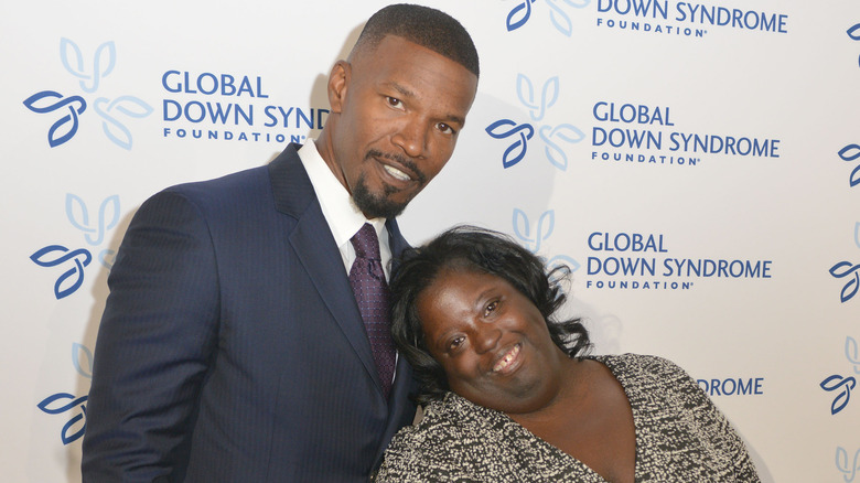 Jamie Foxx et DeOndra Dixon posent