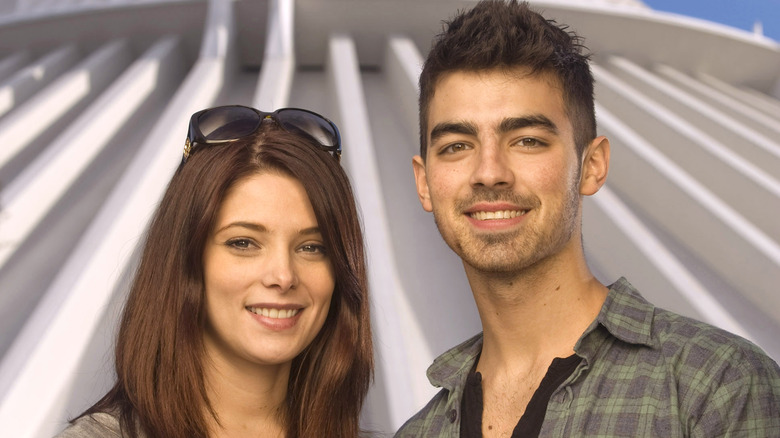 Ashley Greene et Joe Jonas souriant