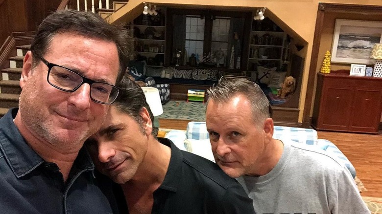 Bob Saget prenant un selfie avec John Stamos, Dave Coulier