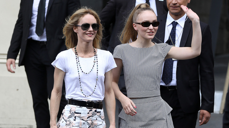 Vanessa Paradis et Lily-Rose Depp souriantes