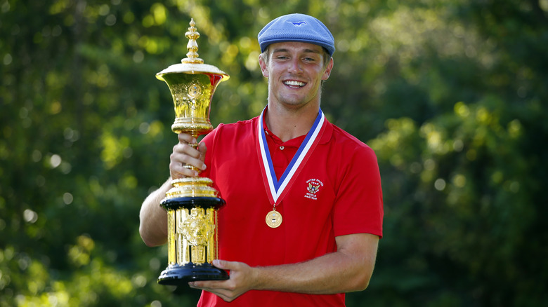 Bryson DeChambeau détient le trophée US Amateur