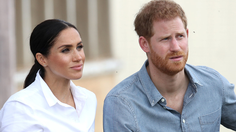 Meghan Markle et le prince Harry regardent