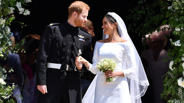 Le prince Harry et Meghan Markle se regardent