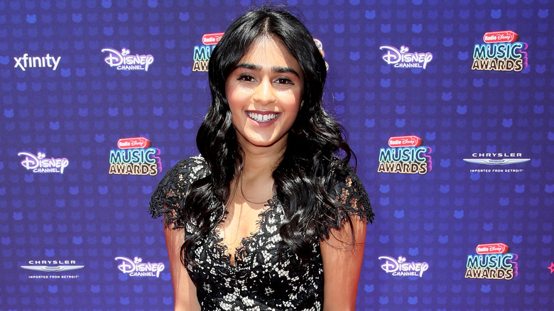 Sonika Vaid posant sur le tapis rouge