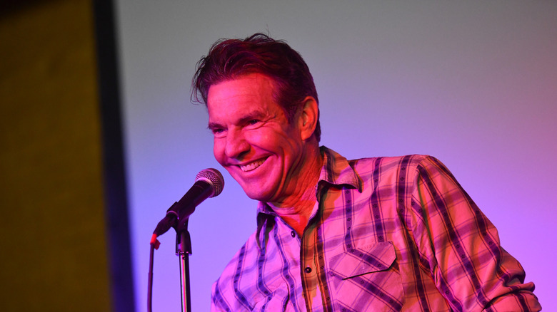 Dennis Quaid souriant