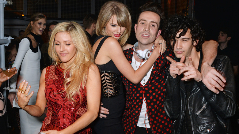 Taylor Swift traîne avec d'autres popstars, dont Matty Healy