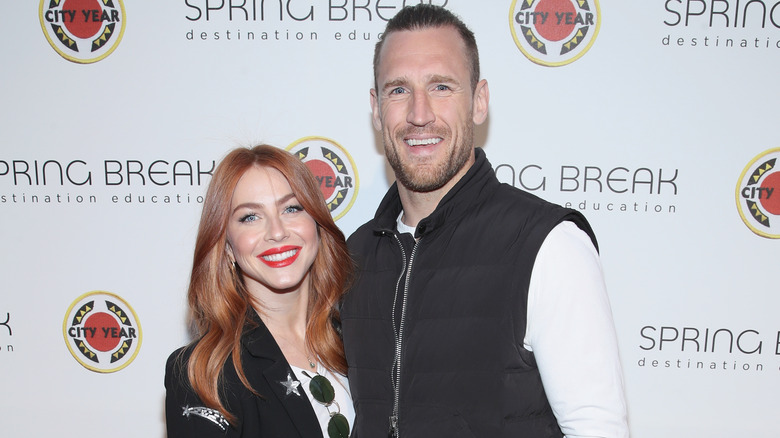 Julianne Hough et Brooks Laich posent ensemble