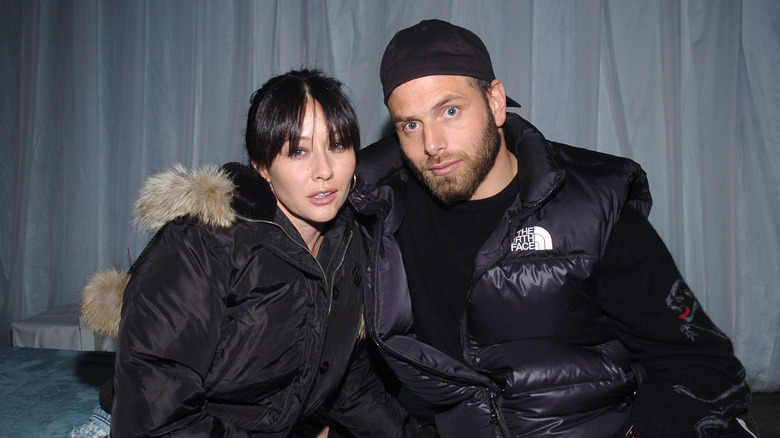 Shannen Doherty et Rick Salomon posent