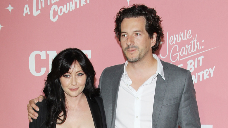 Shannen Doherty et Kurt Iswarienko posent