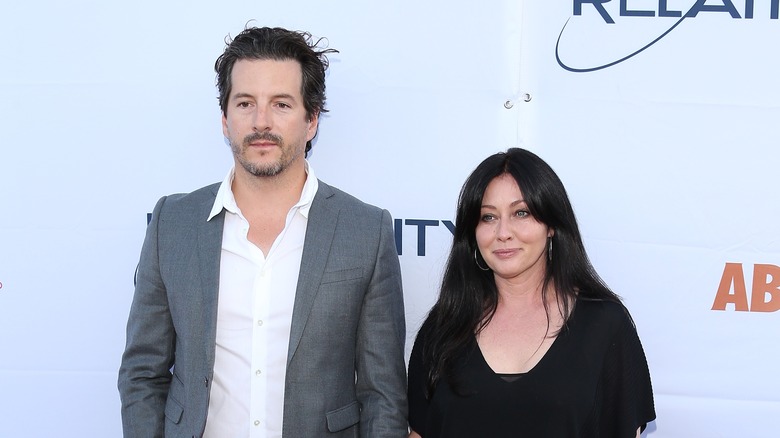 Kurt Iswarienko et Shannen Doherty posent