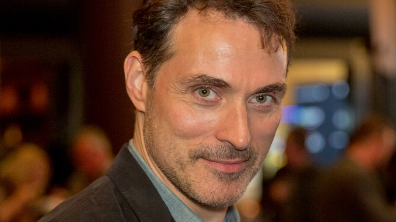 Rufus Sewell posant à l'événement