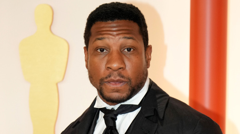 Jonathan Majors assiste à la 95e cérémonie annuelle des Oscars