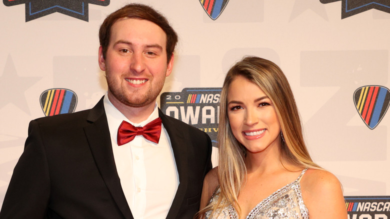 Chase Briscoe et sa femme Marissa Briscoe souriant