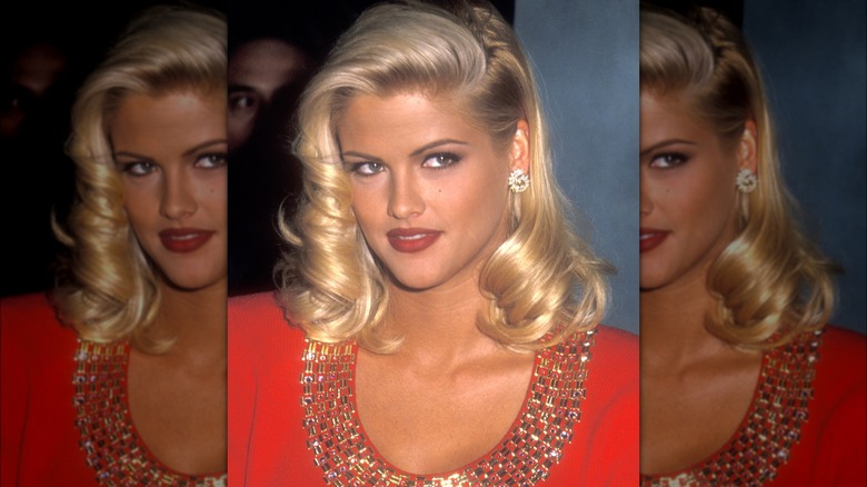 Anna Nicole Smith posant