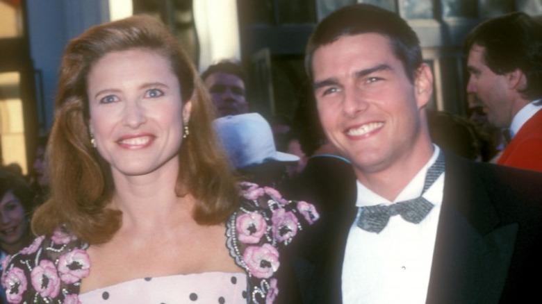 Mimi Rogers et Tom Cruise souriants 