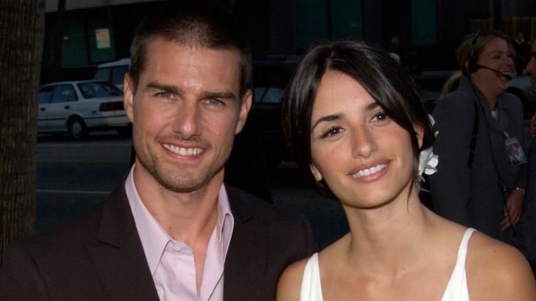 Tom Cruise et Penélope Cruz souriants 