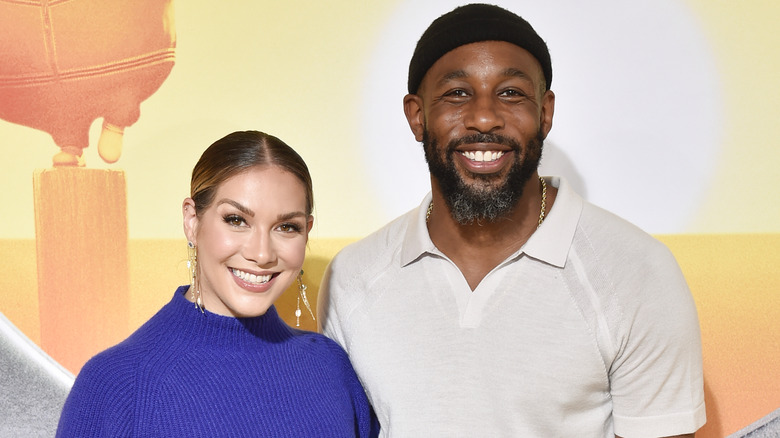 Allison Holker et Stephen 'tWitch' Boss posent