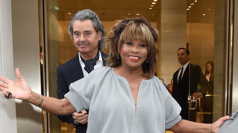 Tina Turner et Erwin Bach souriant 