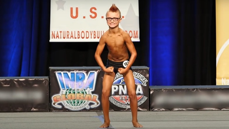 Gage Gregurich en compétition de musculation à 11 ans 