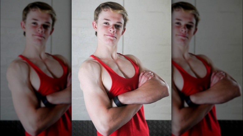 Cosmo Taylor montre ses muscles à 14 ans