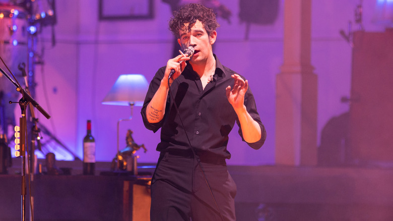 Matty Healy en costume