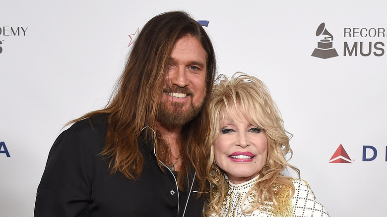 Billy Ray Cyrus et Dolly Parton souriant