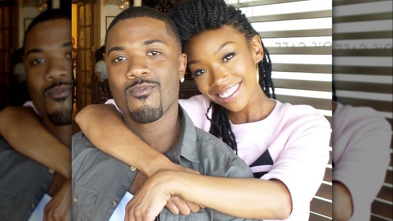 Ray J et Brandy Norwood s'embrassent