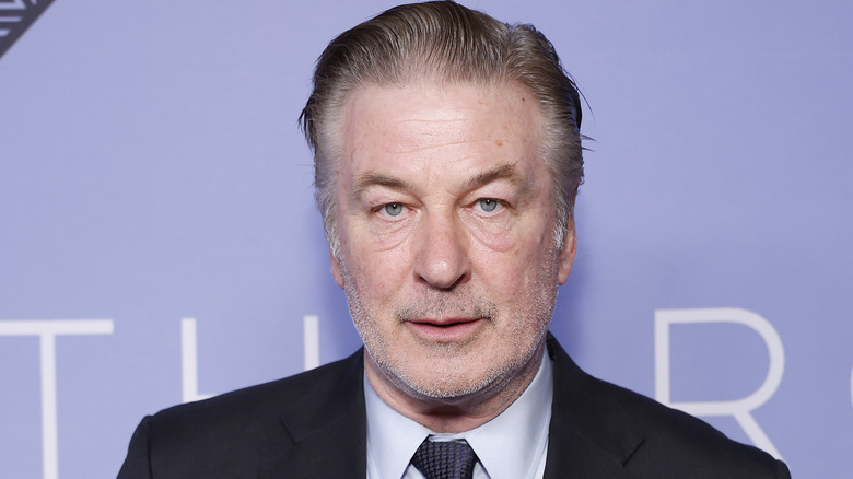 Alec Baldwin devient grand-père pour la première fois alors que sa fille Ireland accueille un enfant