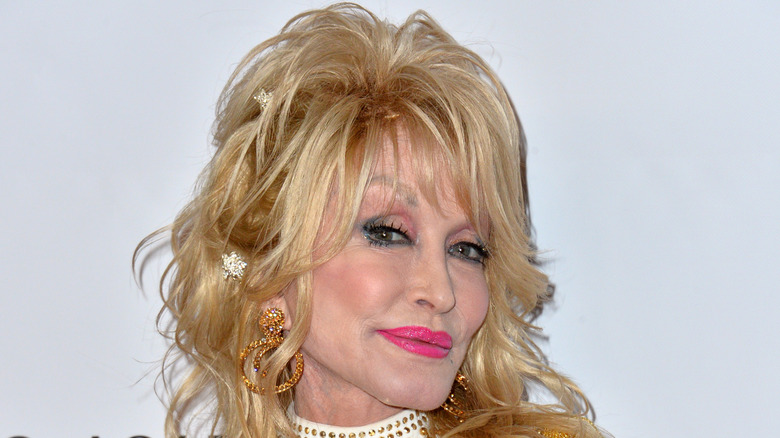 Ce que Dolly Parton ressent vraiment à propos de la fiancée Firerose de Billy Ray Cyrus