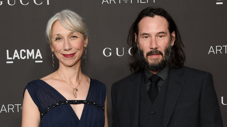 Pourquoi l’âge de la petite amie de Keanu Reeves, Alexandra Grant, attire autant d’attention