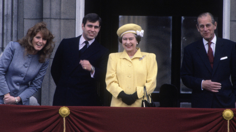 Sarah Ferguson, le prince Andrew, la reine Elizabeth II, le prince Philip souriant