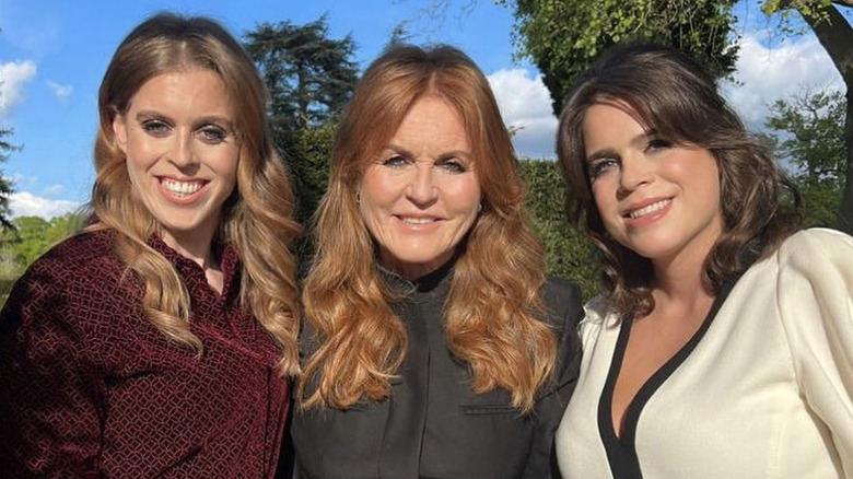 Sarah Ferguson avec ses filles la princesse Béatrice et la princesse Eugénie