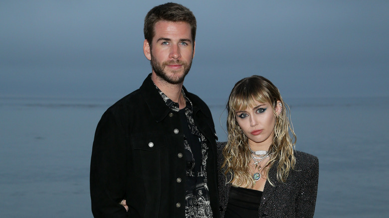 Miley Cyrus et Liam Hemsworth posent