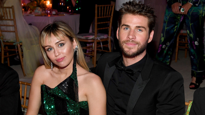 Miley Cyrus et Liam Hemsworth posent ensemble