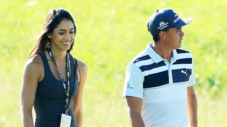 Rickie Fowler et Allison Stokke souriant