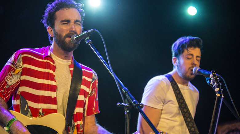 Christopher Mintz-Plasse en concert avec son groupe